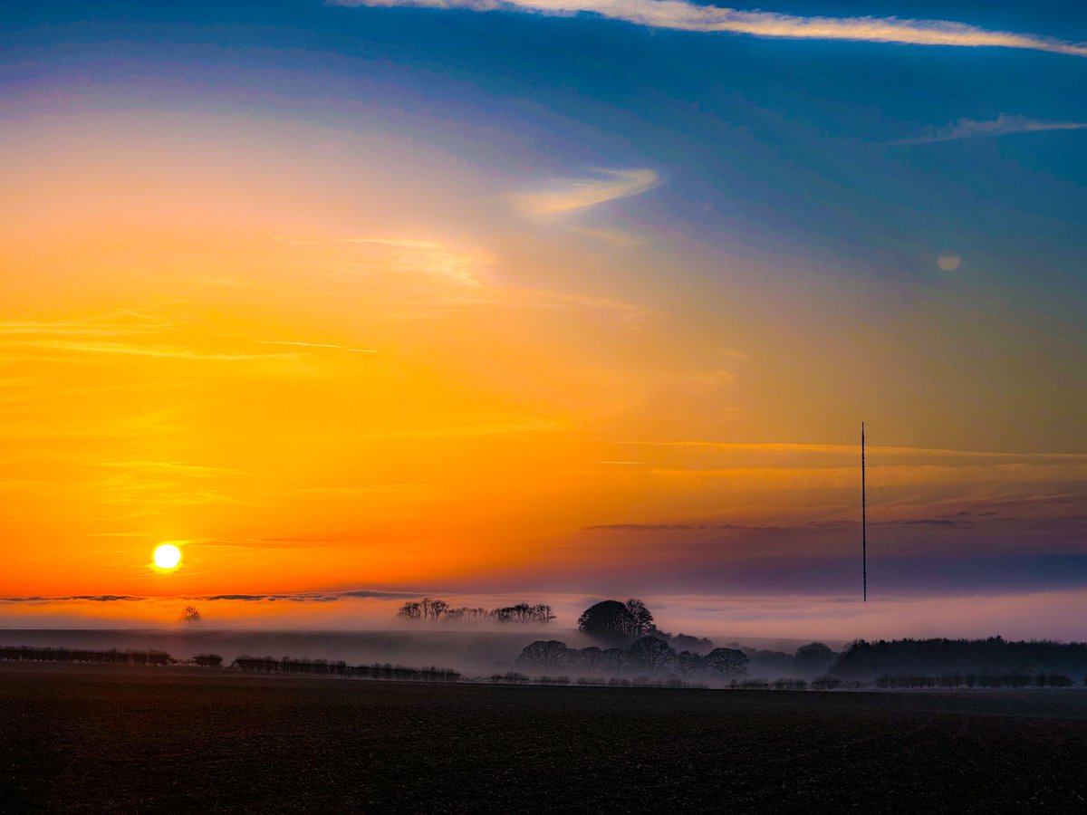 @peter_levy @Hudsonweather @LoveLincsWolds @LincsWoldsAONB Sunset over the Wolds (it was sunny in Louth!)