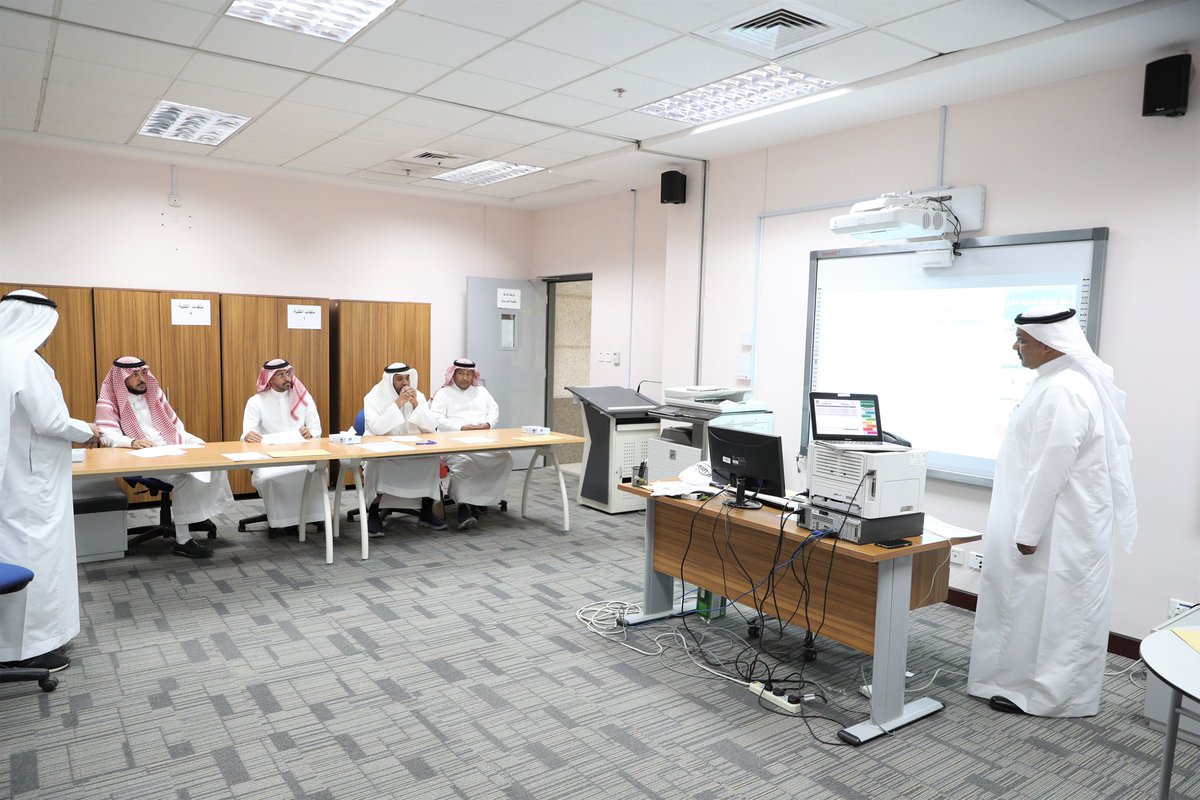 taibahu's tweet photo. تفقد وكيل #جامعة_طيبة للدراسات العليا والبحث العلمي أ.د.حمدي المرامحي سير عملية اختبارات برامج مشروع الاستثمار الأمثل للكوادر التعليمية والذي تنظمه كلية التربية ويهدف إلى رفع كفاءة المعلمين والمعلمات وتطويرهم في تخصصات جديدة واستثمار قدراتهم لتطوير مخرجات التعليم. https://t.co/VFZksUJ4yg