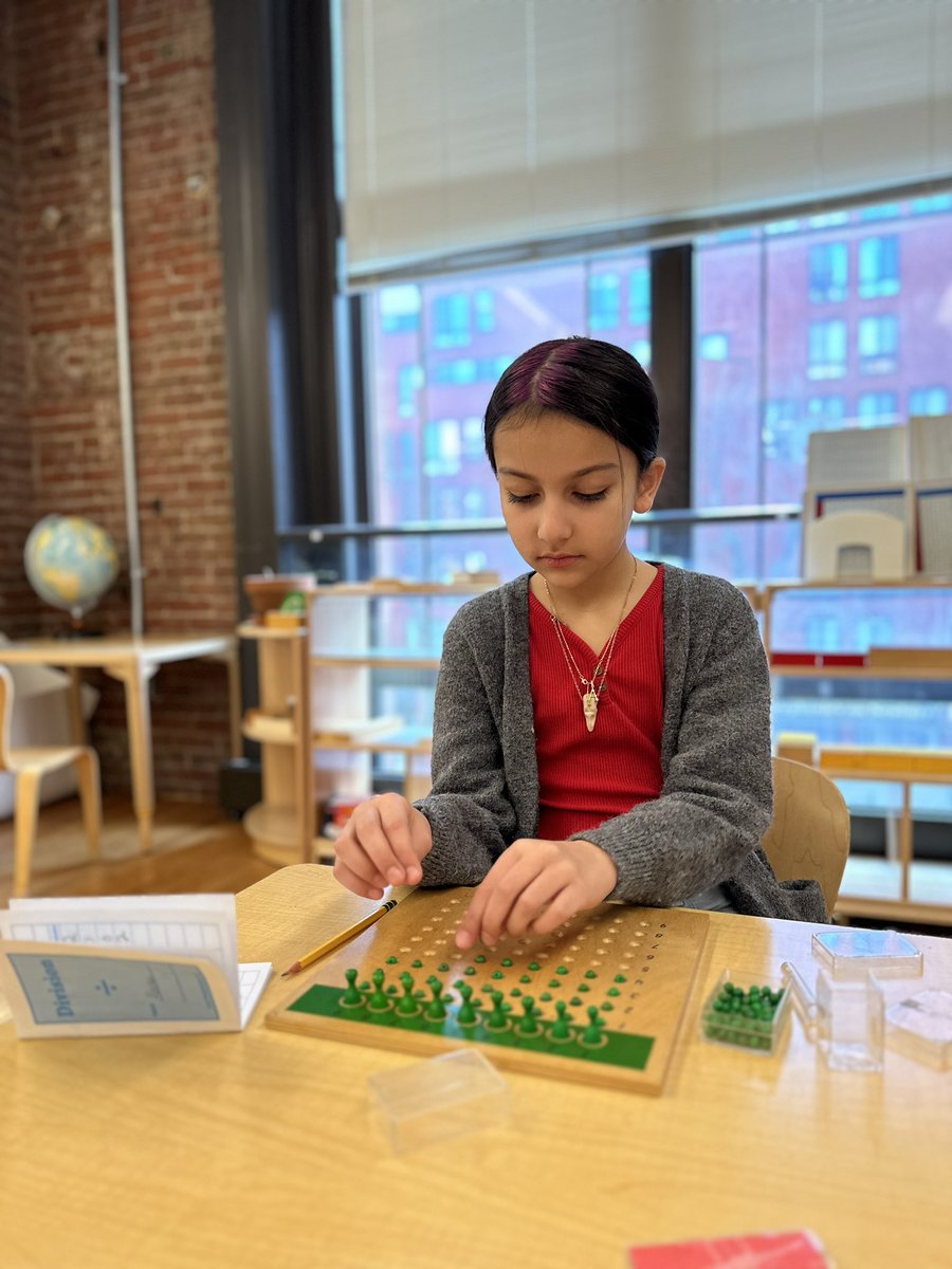 KingsleyBoston's tweet photo. Division time in #KingsleyLowerEl ❤️ #KingsleyMath #MontessoriEd https://t.co/34CV3UKHxZ
