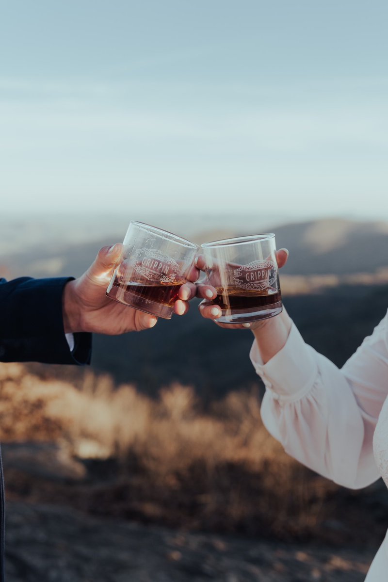 thejosephchoi's tweet photo. Eloping in the Blue Ridge Mountains with some whiskey and a primo sunset. #elopement #adventure #wedding https://t.co/rT7kefRSpb