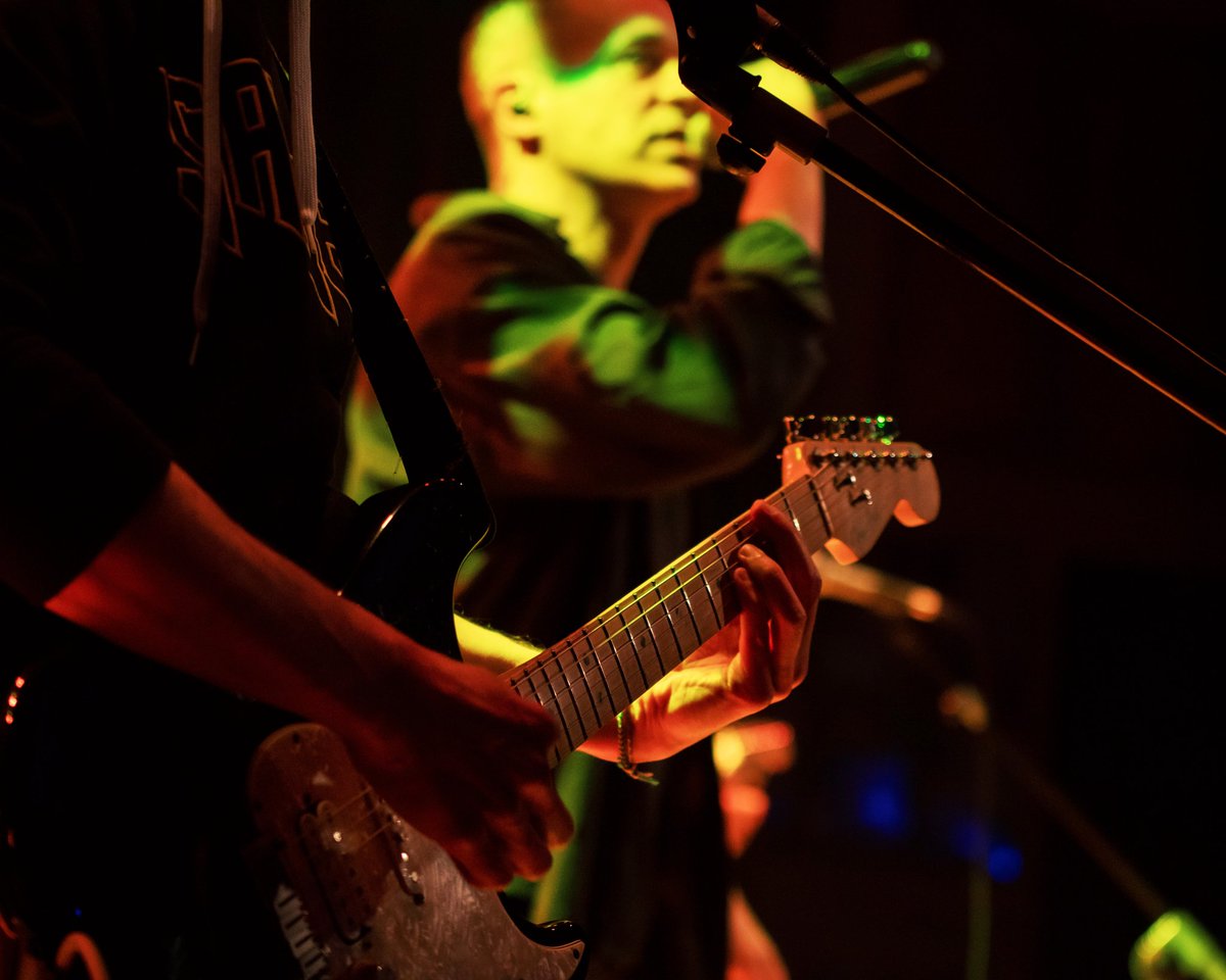 boxets's tweet image. 🎸 Moments del concert a @NovaJazzCava 

#boxets #concerts #noudisc #gris @TempsRecord