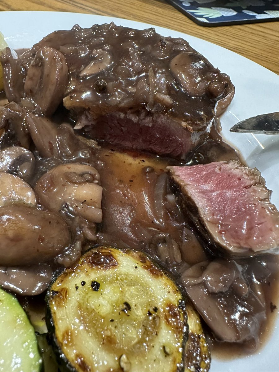 AversAvril's tweet photo. Rare carnivorous moment. Chatsworth fillet with a red wine reduction peppercorn sauce. #WhyGoOut #medicfoodie https://t.co/i2vU57EADW