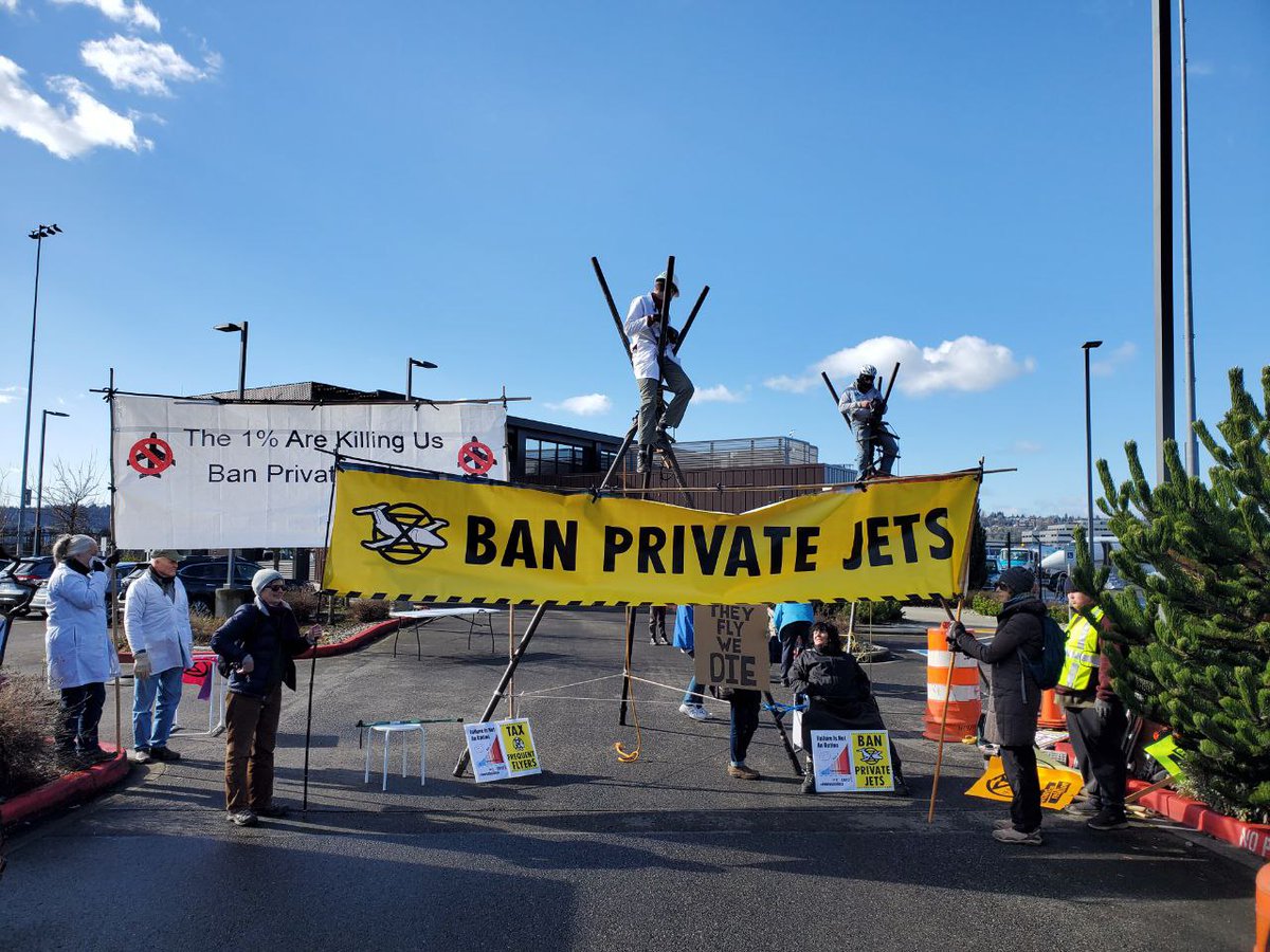 Happening now in Seattle! Members of Scientist Rebellion, @XRSeattle, and @guardianrebel1 are protesting the gross inequality of private jet travel at @SignatureFBO. #banprivatejets #taxfrequentflyers #makepolluterspay

Learn more about the campaign: makethempay.info