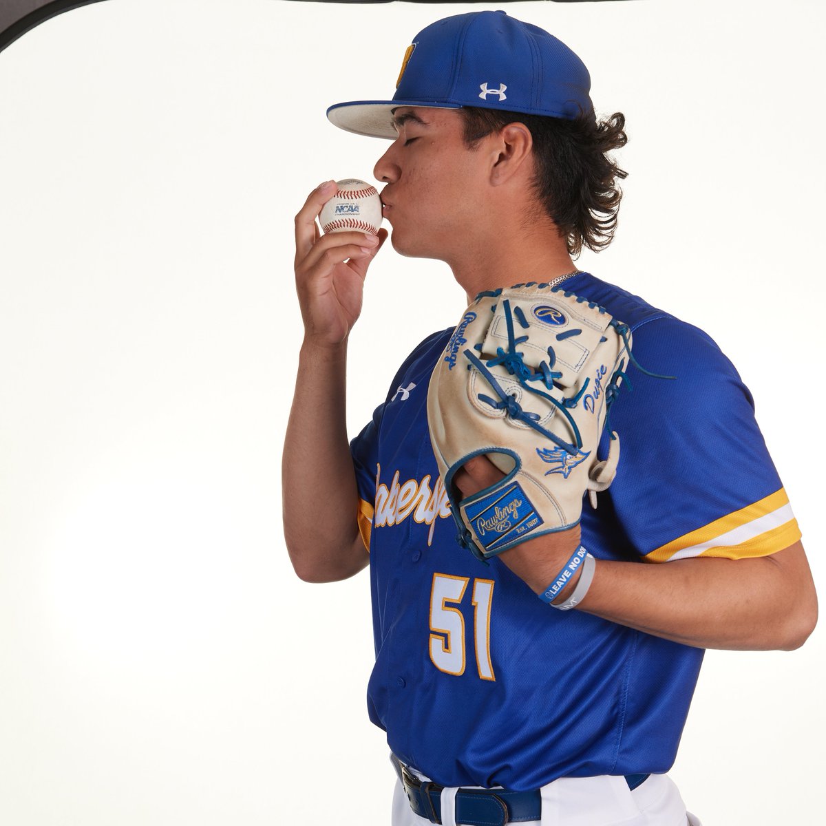 CSUB ATHLETICS (@csubathletics) on Twitter photo Rose are red
Violets are blue
<a href="/CSUB_Baseball/">Cal State Bakersfield Baseball</a> is excited for season,
And we hope you are too!
Happy Valentine’s Day 💙💛
#RunnersOnTheRise Rose are red
Violets are blue
<a href="/CSUB_Baseball/">Cal State Bakersfield Baseball</a> is excited for season,
And we hope you are too!
Happy Valentine’s Day 💙💛
#RunnersOnTheRise