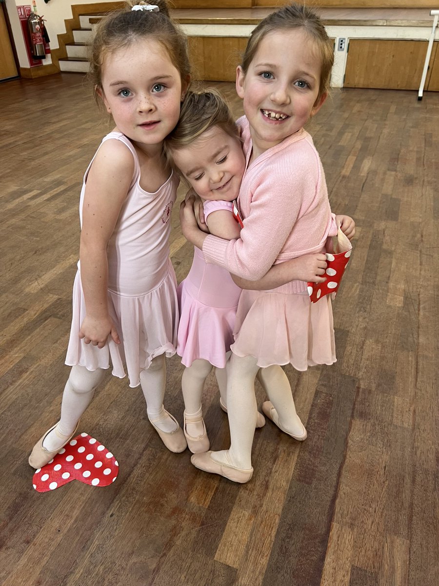 antheaking2's tweet photo. A St Valentine’s themed class with heart balloons to take home, Sharing the love on this special day ❤️.
#antheamkingschoolofdancing #danceschooloftheyear2023
#tututuesday #stvalentinesday
#themedclass
#melodybear #SharingTheLove https://t.co/nj3WLdFcxS