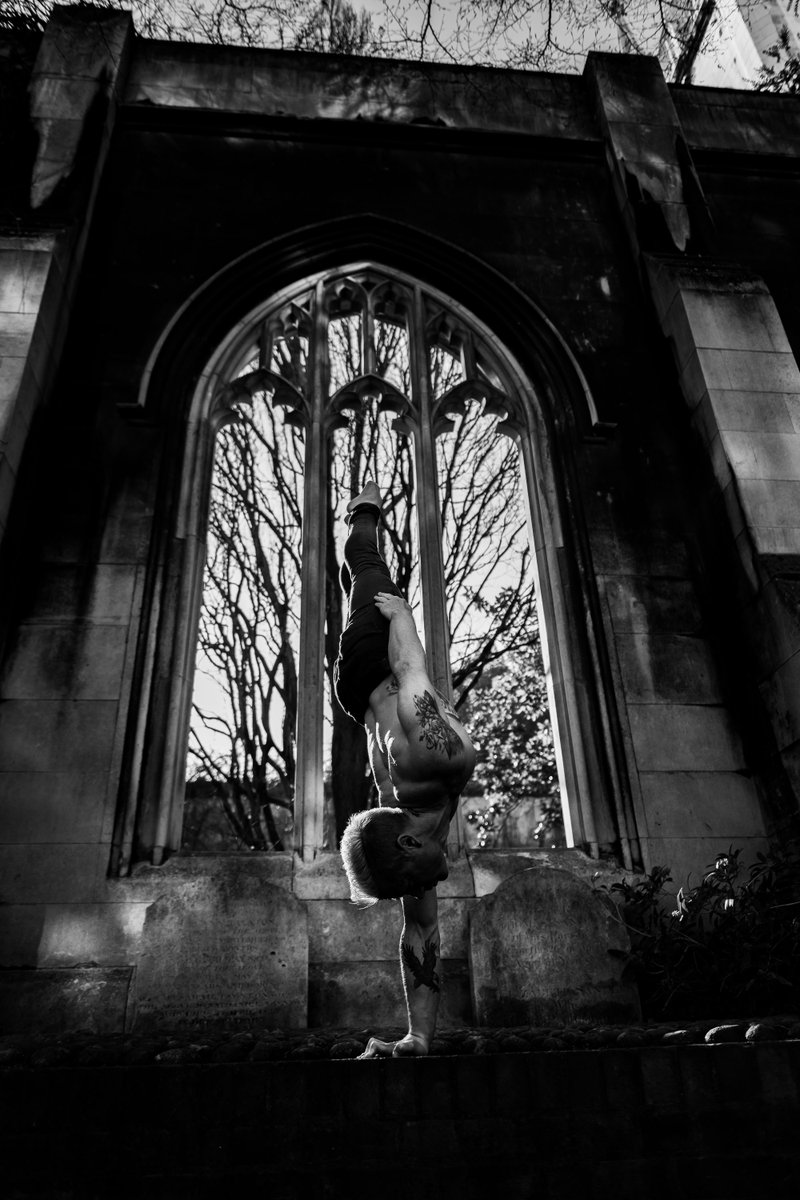 lizaheinrichs's tweet photo. Work calls between photo shoots in a gloriously sunny London today - my ideal day! 
Got to share some of the images taken with Cirque du Soleil acrobat Andrii #handbalancing https://t.co/smVEt4VyHc