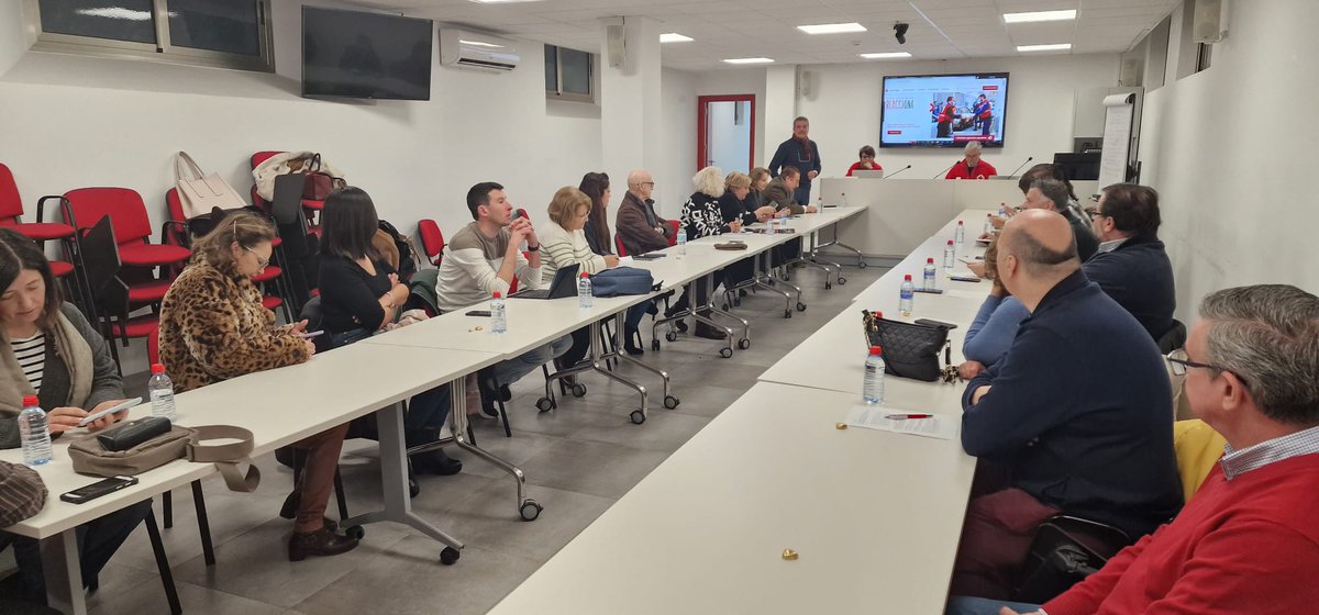 CruzRojaRMurcia's tweet photo. En estos momentos está reunido el Comité Autonómico, el máximo órgano de Gobierno de Cruz Roja en la Región de Murcia #SerMejores #ConoceCruzRoja https://t.co/ApB2d9V7aZ
