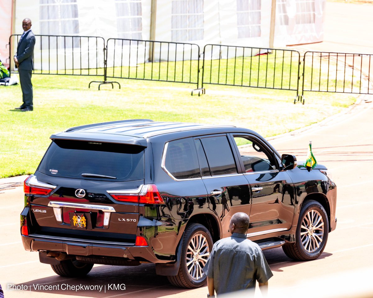 President Ruto in his element, the LX570 all glammed up. #nationalprayerday
Photos by the very talented @VinceChepkwony