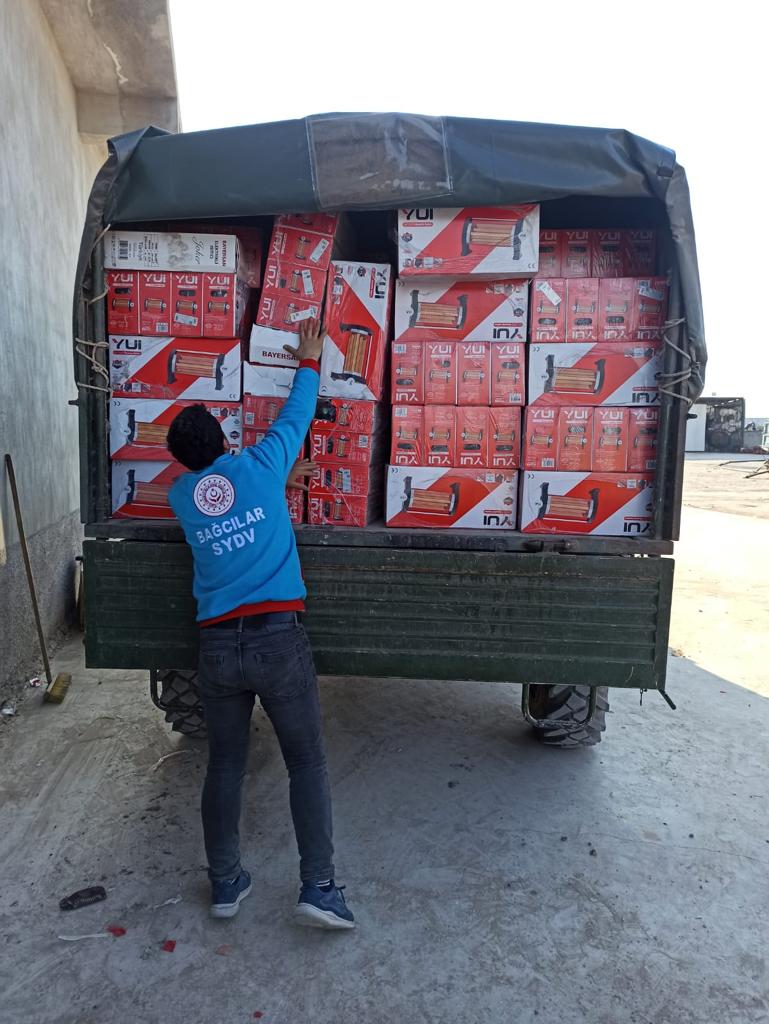 SydvBagcilar's tweet photo. Vakfımızda görevli olan Sosyal Yardım ve İnceleme Görevlisi personelimiz depremden etkilenen vatandaşlarımıza ayni yardımları ulaştırmak için Hatay bölgesinde çalışmalara devam etmektedir. @abdullahucgun33 @ashb_sygm @mehmetdem_25 https://t.co/DGHDZ2Sw26