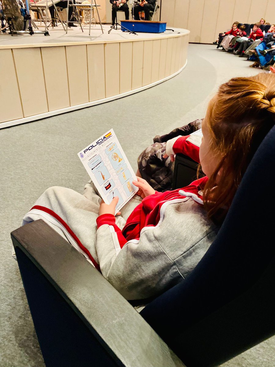 ¡Qué divertida además de didáctica ha sido nuestra experiencia en el concierto de la Banda Sinfónica de la Policía Nacional! 👏🏻♥️ Hemos bailado, cantado, reído y aprendido mucho sobre la gran labor que hace la policía en su día a día.