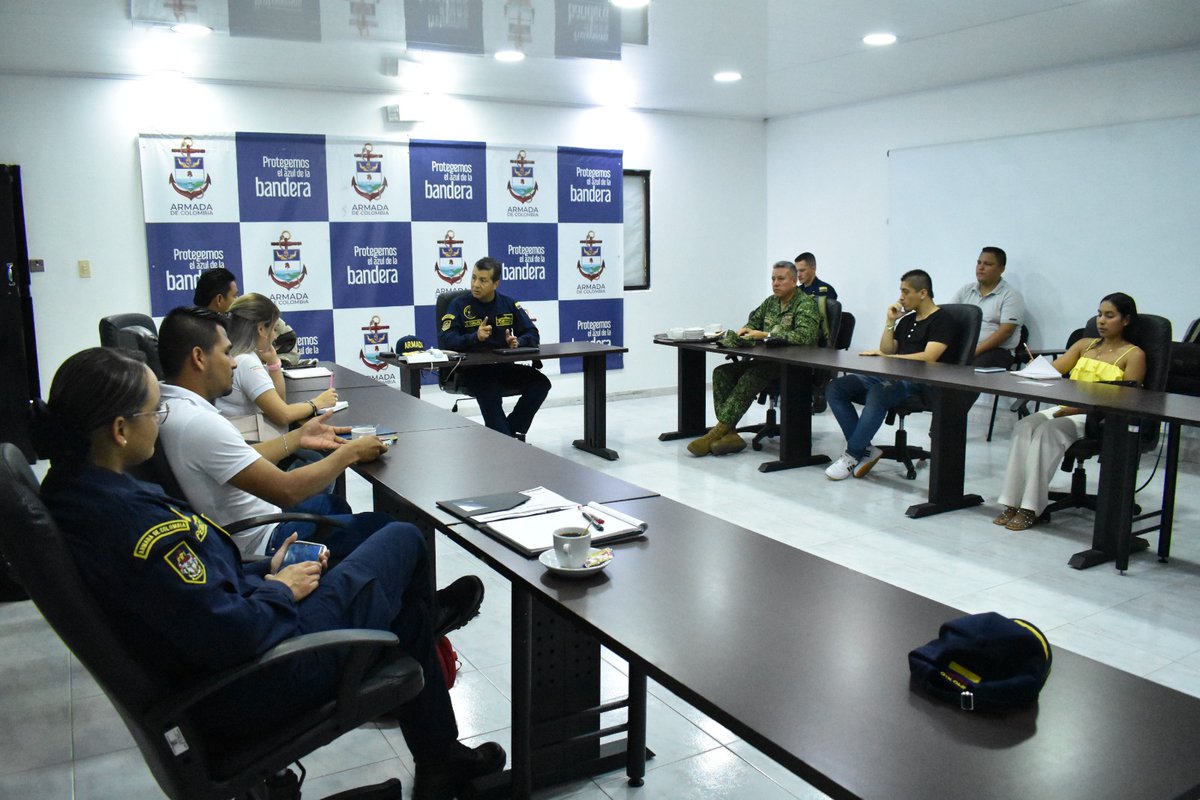 FNA_ArmadaCol's tweet photo. El señor CALM Orlando Alberto Cubillos Chacón #CFNS, se reunió junto al señor Rubén Velásquez @Alcaldiadeleg , con el propósito de realizar seguimiento al desarrollo articulado de las actividades del Plan de Gobierno Municipal, https://t.co/4TxIllB8O8