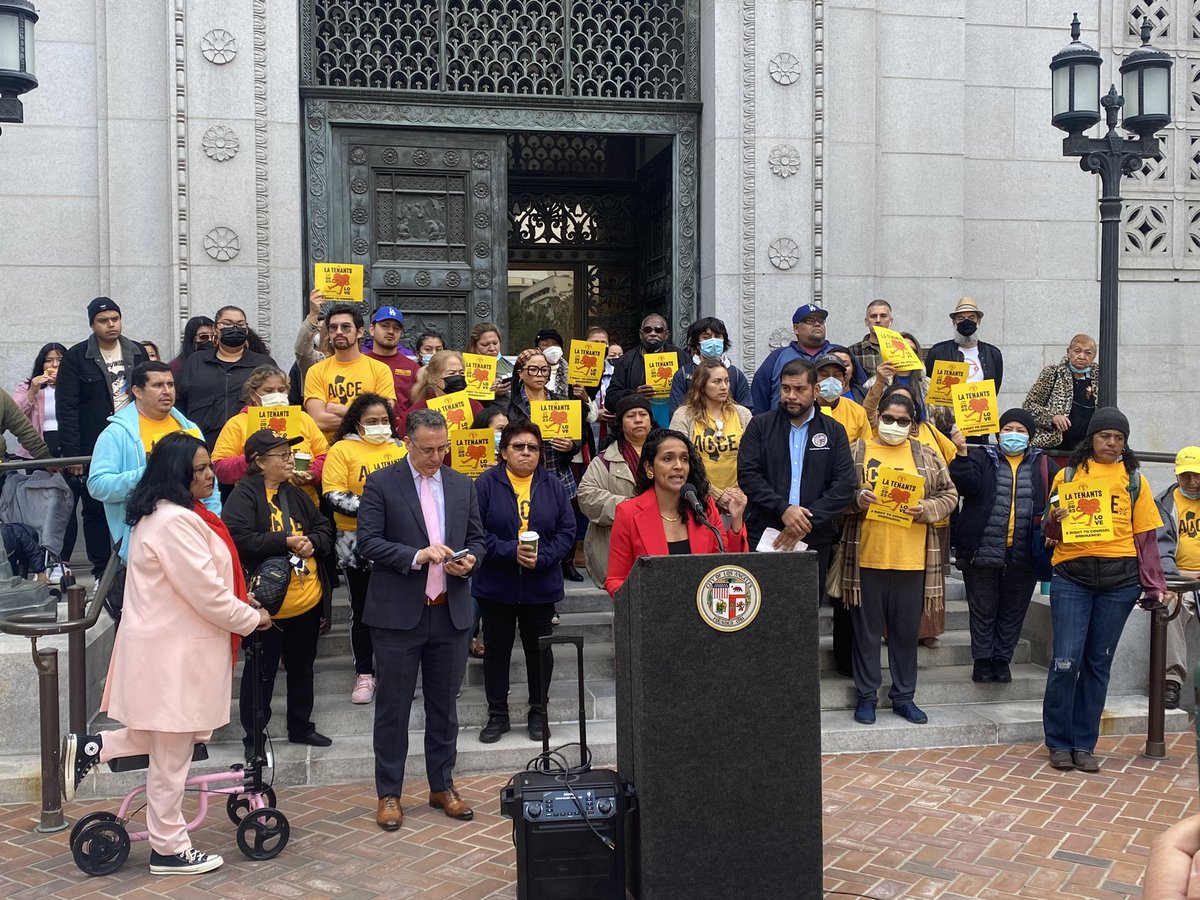 Thank you Councilmembers Raman, Blumenfield, Hutt, and Soto-Martinez for standing with us to announce the intro of a motion for Right to Counsel! @cd4losangeles @BobBlumenfield @CW_HeatherHutt @HugoForCD13 and thanks to @KatyForLA and @EunissesH for signing on! Tenants 🤎 RTC!