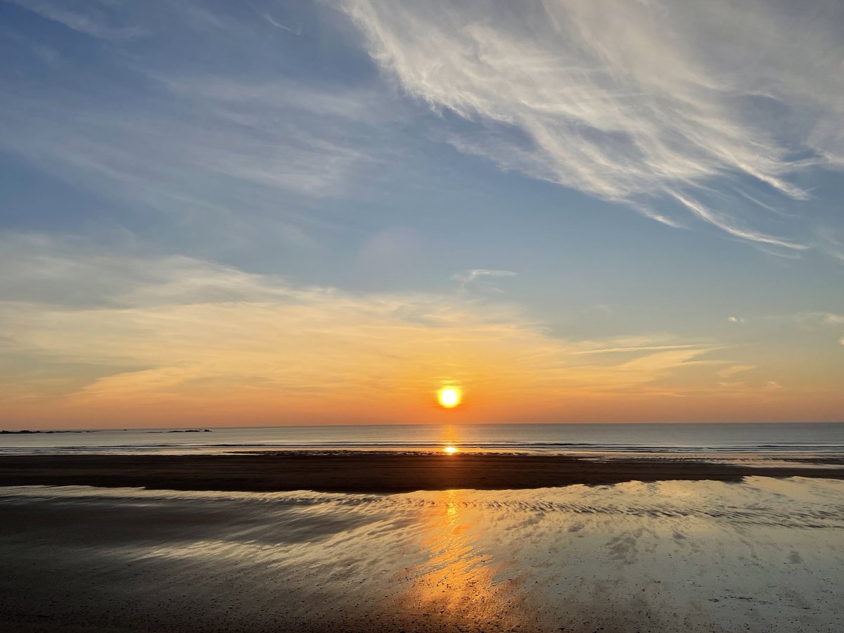 PiersDupoy's tweet photo. Sunset St Ouen’s style. No place like home #JerseyCI https://t.co/cgxpxFjXyE