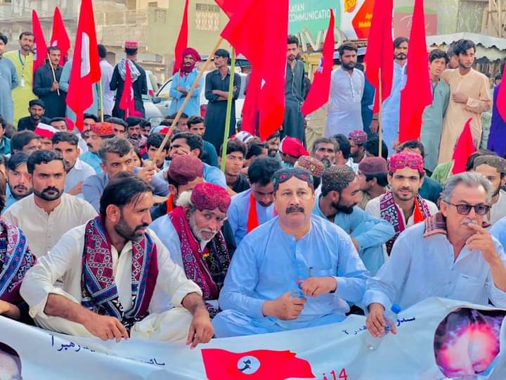 ArbabJSQM's tweet photo. محبتن جي عالمي ڏينهن تي جسقم مرڪز جي سڏ تي 
ماتلي کان ٽنڊو محمد خان تائين پيادل سنڌ مارچ ڪيو ويو۔
پيادل مارچ جو مختلف هنڌن تي گلن نڇاور ڪري استقبال ڪيو ويو.
پيادل مارچ ۾ شرڪت ڪندڙ سمورا قومي ڪارڪن جس لهن۔ https://t.co/wAt3y5Tmuc