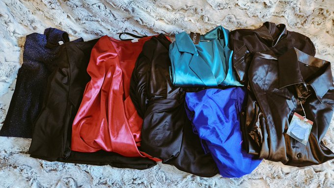 A collection of V-day gifts from my pets. https://t.co/W8uLv7QxMl<a href="/tag/wickedretreat"class="tags"><span>#wickedretreat</span></a>