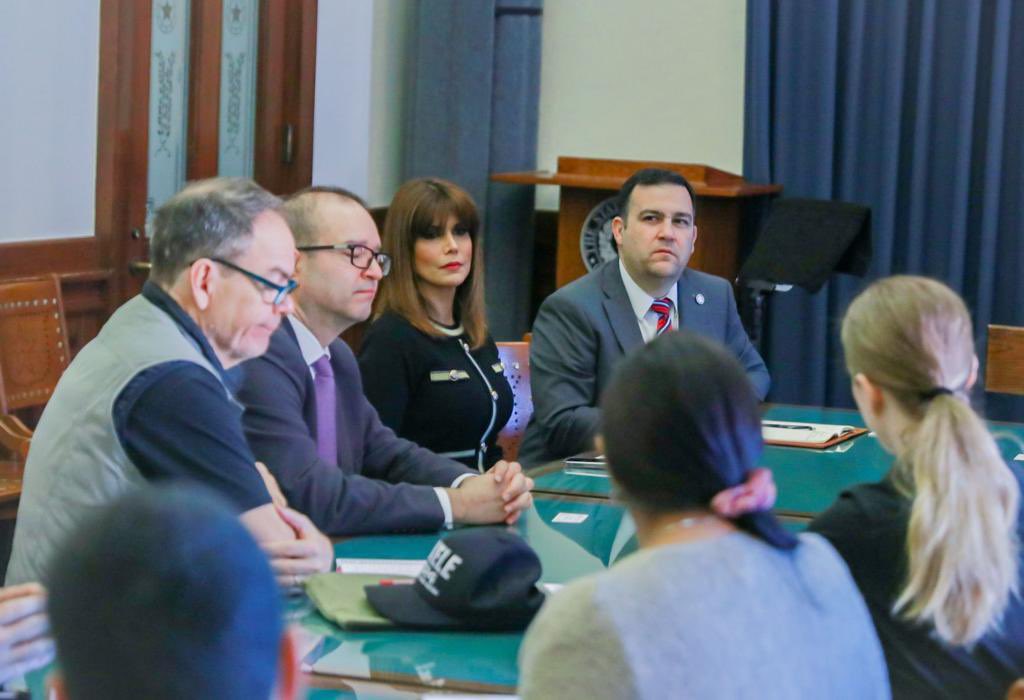 MilenaMayorga's tweet image. El estado de Texas, nuestro nuevo aliado. 

En mi encuentro con el Secretario Adjunto del Gobierno de Texas, Joe Esparza @TXsecofstate, abordamos la apertura de la segunda Embajada #Bitcoin y de ampliar los proyectos de intercambios comerciales y económicos. 🇺🇸🤝🇸🇻