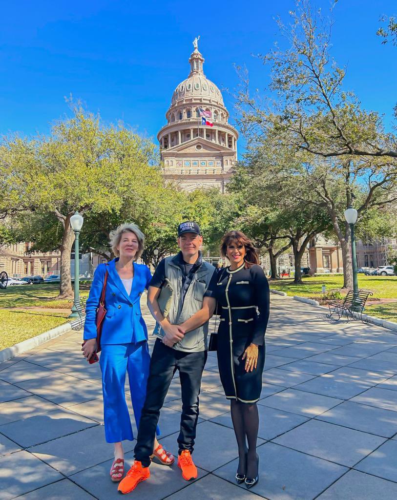 MilenaMayorga's tweet image. El estado de Texas, nuestro nuevo aliado. 

En mi encuentro con el Secretario Adjunto del Gobierno de Texas, Joe Esparza @TXsecofstate, abordamos la apertura de la segunda Embajada #Bitcoin y de ampliar los proyectos de intercambios comerciales y económicos. 🇺🇸🤝🇸🇻