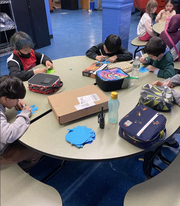 ps131K15's tweet photo. Students are enjoying showing Kindness for "Respect For All Week" by creating cool hands with positive messages for their peers. #HighFiveMonday
@StamatinaH @KarenWatts729 @NYCDOED15 https://t.co/xRIatoSYnY