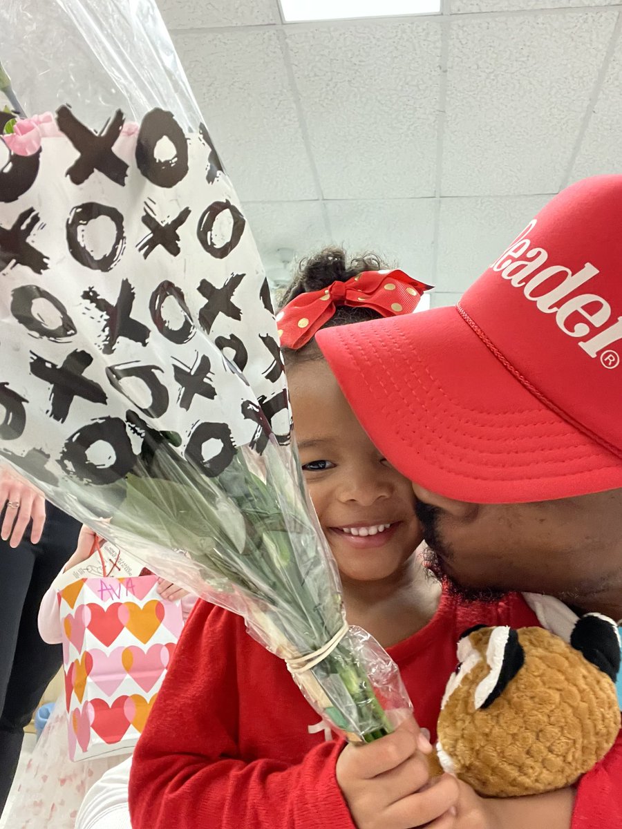 DoctorTeesGFX's tweet photo. Definitely well worth stopping everything I was doing to pop in on her and surprise her today!!! 😍😍😍 #GirlDad #DaddyDaughter #DaddySurprise #Vday https://t.co/7x3N2BQSHu