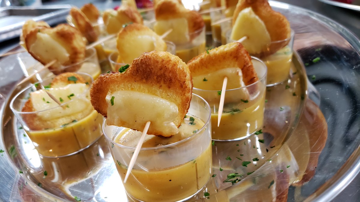 UMPHFrederick's tweet image. Who here looooooves grilled cheese and soup? Such an adorable and fun appetizer perfect for your next event. Don't forget we offer on-site catering!
Happy Valentine's Day! 💝
.
#UnionMillsPublicHouse #UMPH #DowntownFrederick #CarrollCreek #FrederickMaryland #HistoricFrederick
