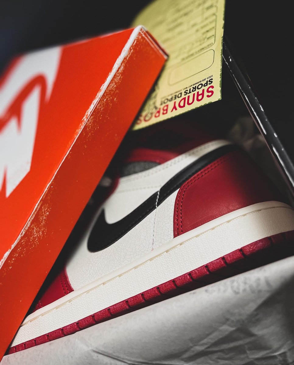 CastroKickz's tweet photo. They were lost, but I found them 🎈 https://t.co/bc0SBCb4VW
