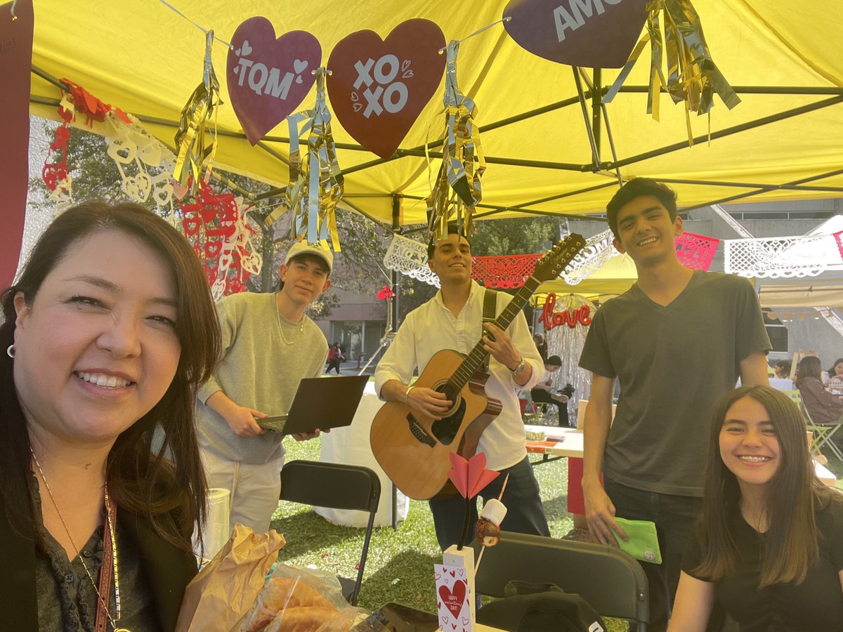Futuros ingenieros ⁦<a href="/udem/">Universidad de Monterrey</a>⁩ Gracias por su canción! ⁦<a href="/liderazgoudem/">Centro de Liderazgo UDEM</a>⁩