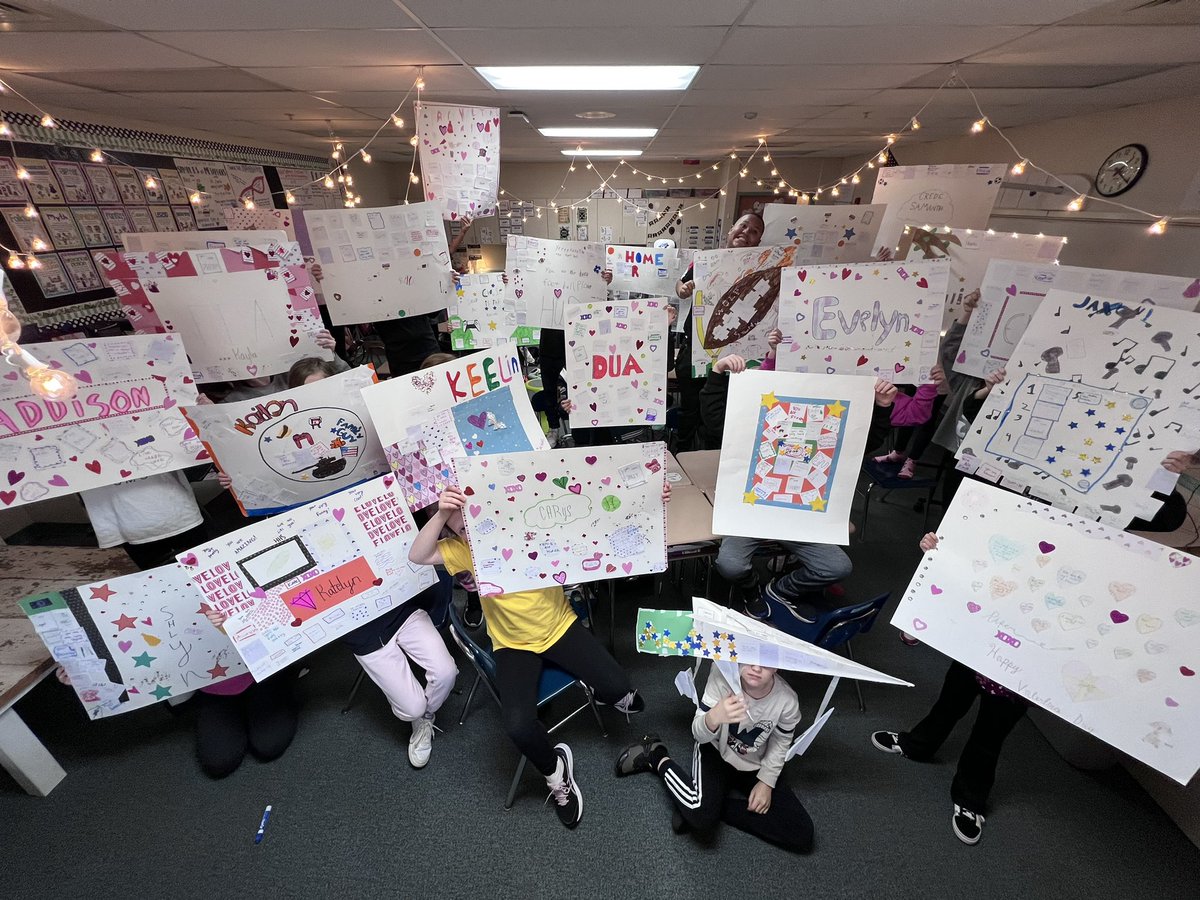 SarahGoodlow116's tweet photo. My fave ❤️ activity: friendship posters. Writing compliments for each other, then creating a secret poster to present on Valentine’s Day. Watching my kids’ faces light up when they hear what their classmates say about them is priceless. #KindnessMatters #SEL @Martin_Huskies https://t.co/0n3oK4LIsi