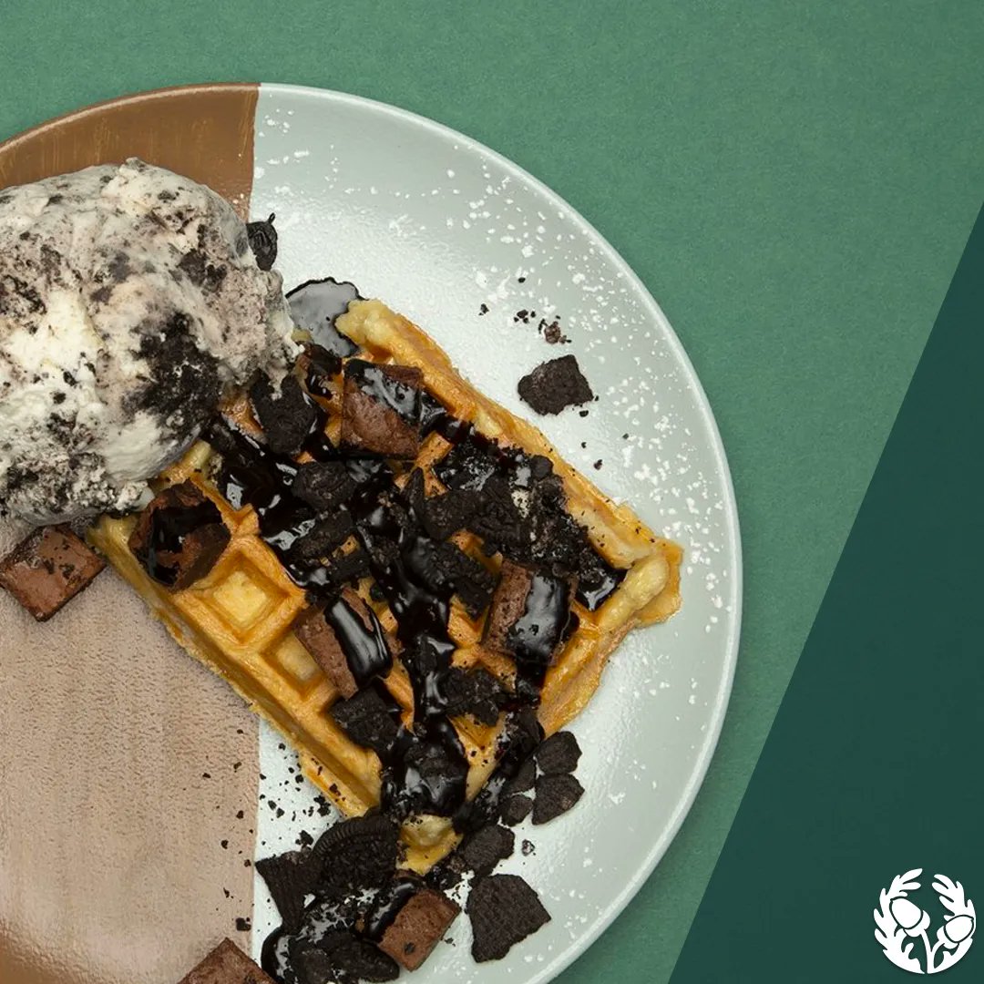 acorn_dev's tweet photo. Dessert is in the air this #ValentinesDay! Just 10 minutes away from our Whitby homes, indulge in one of the many delicious sweets from @demetres! Their artisan desserts and ice creams are the perfect date night treat! https://t.co/1Vz6hPF4ap