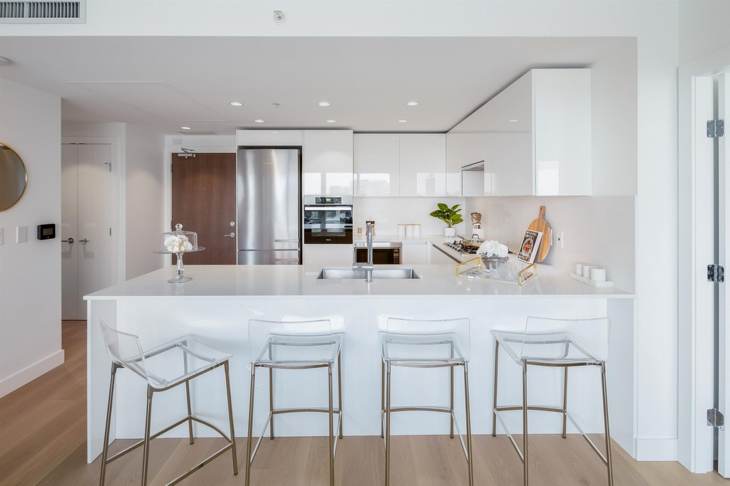 Incredibly functional floor plan with generously sized &amp; separated bedrooms in Richmond's most iconic building, CASCADE CITY by Landa Global. Call today for your private viewing!⁠
⁠
⁠
512-5788 Gilbert Road, Richmond | $829,900 | 2 bed, 2 bath 

westmar.ca/recip.html/lis…