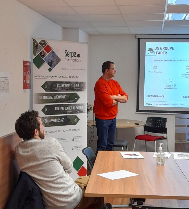 👉 Semaine de l'<a href="/agriculture/">agriculture Tweets</a>, la société Serpe de <a href="/bouillargues/">melanie</a> est présente dans les locaux du <a href="/polemploi/">Pôle emploi </a> de  <a href="/nimes/">Ville de Nîmes</a> 7 Collines, pour présenter les métiers de ce secteur et la formation grimpeur élagueur.