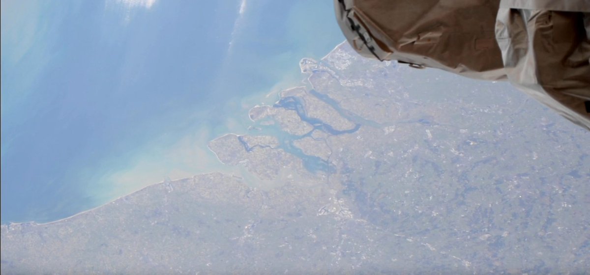 Estamos en misión espacial. Gracias <a href="/EarthKAM_Live/">EarthKAM</a> y <a href="/MarcosAMerinero/">Marcos Alvarez</a> varios colegios del Principado están haciendo fotos de la Tierra desde la <a href="/Space_Station/">International Space Station</a>. <a href="/ISSAboveYou/">ISS Above</a> para comprobar la nubosidad. #London #Netherlands esta mañana.