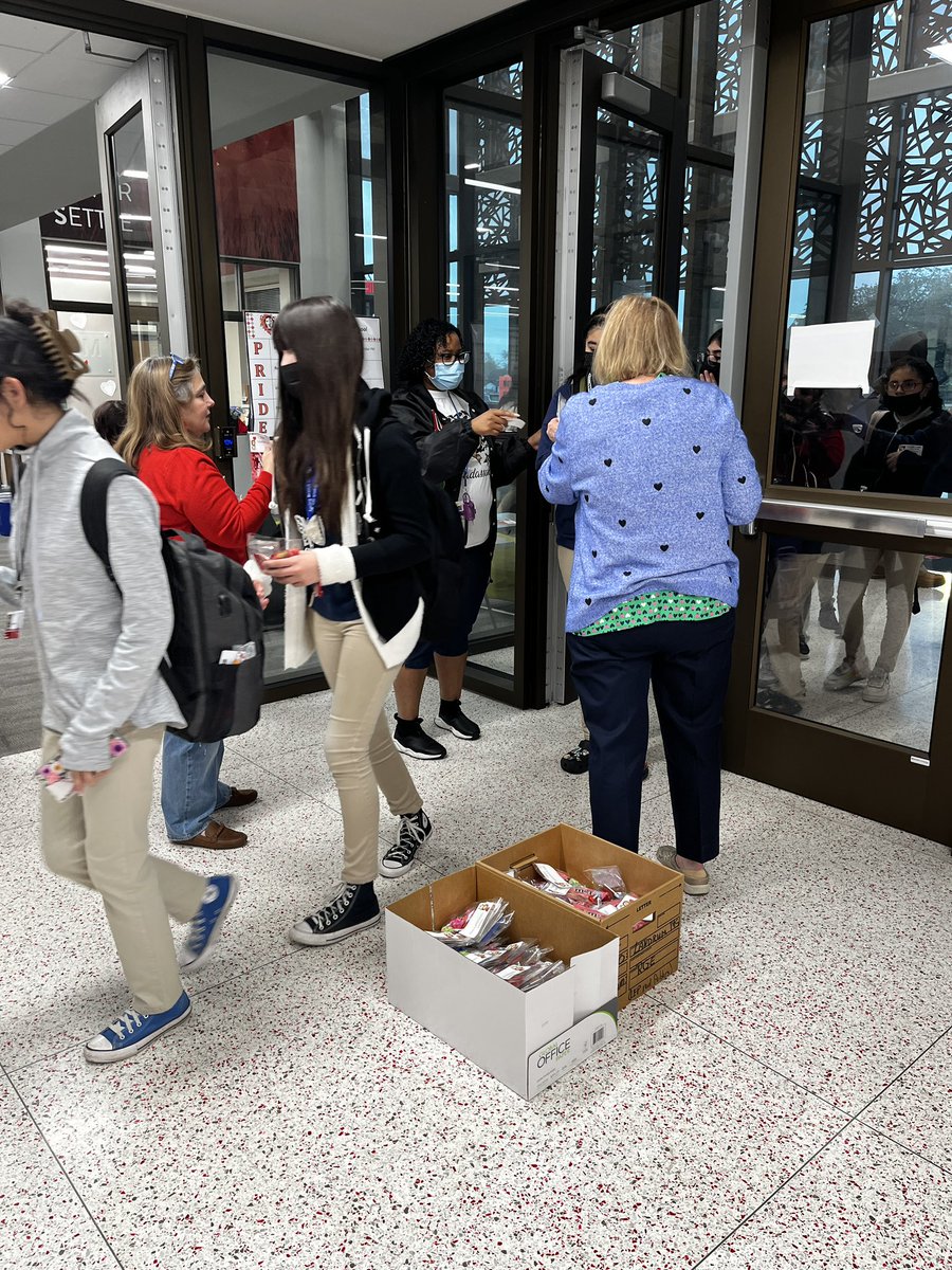 Cecilia Argueta (@msarguetamath) on Twitter photo Our Family Engagement Committee treating ALL of our students to some sweet treats on Valentine’s Day! 💌💝 <a href="/LandrumMS/">Landrum MS Lions 🦁 #MoralCompass</a> Our Family Engagement Committee treating ALL of our students to some sweet treats on Valentine’s Day! 💌💝 <a href="/LandrumMS/">Landrum MS Lions 🦁 #MoralCompass</a>