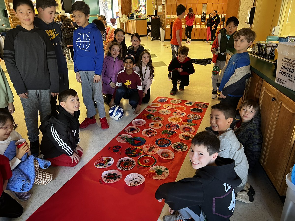 Making tie dye valentines with our fifth grade buddies #heathcotepride @CBBoyer2