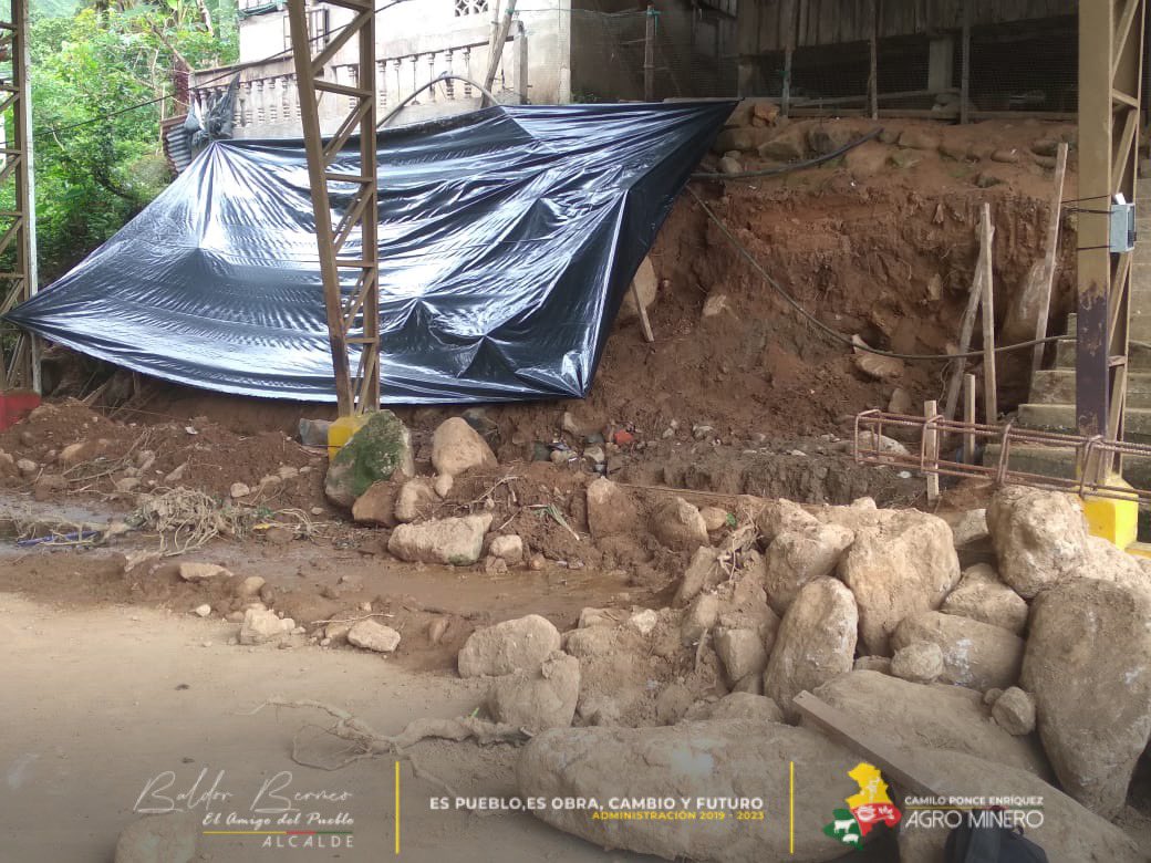 #SanJacintoDeIñán Nuestro alcalde <a href="/baldor_bermeo/">Baldor Bermeo</a> ha coordinado realizar la construcción de graderíos en la cancha de la comunidad.

@ObrasPublicasEc