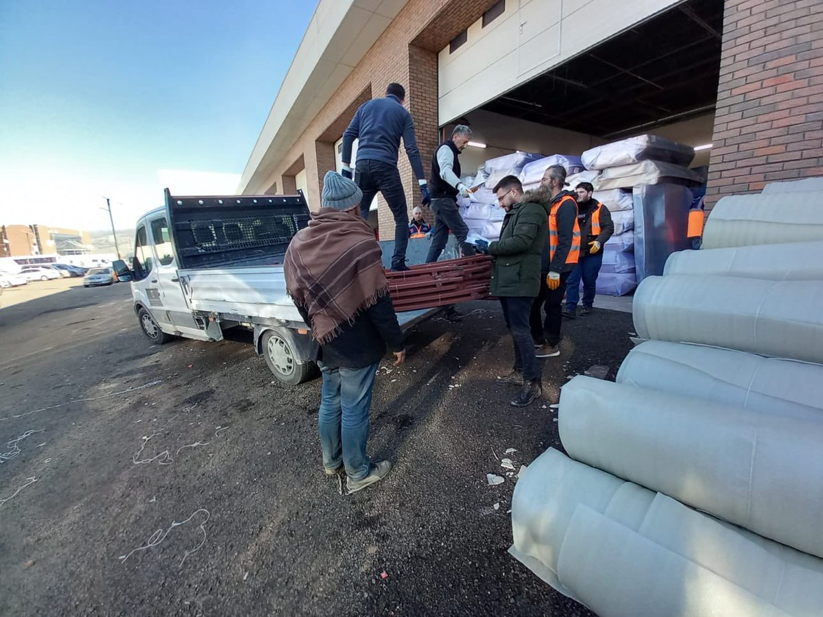 Kaymudertr's tweet photo. Kaymüder olarak Kahramanmaraş afet bölgesinde çadır dağıtımı gerçekleştirdik ve dağıtımımız devam edecektir. Rabbimiz yaralarımızı bir an önce sarmayı nasib etsin. Milletimizin başı sağolsun… https://t.co/epu6vPvjJf