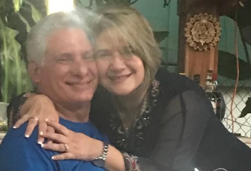 Felicidades a todas y todos mis amigos y muy especial felicitación para mi amante eterno y también mi gratitud porque en medio de todo siempre encuentras tiempo para amarme. #CubaEsAmor