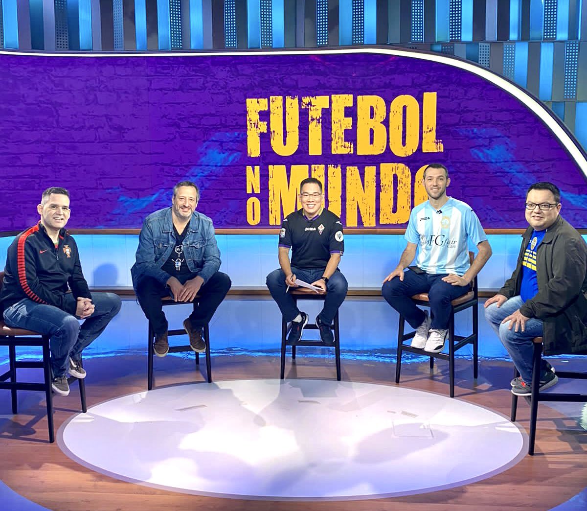 Gratidão pela enorme audiência do Podcast Futebol no Mundo, um dos mais ouvidos do Brasil.

Você é parte principal desse sucesso!

Tem episódio fresquinho dessa segunda: 
megaphone.link/ESP7221726079

#PodcastFNM 

<a href="/lbertozzi/">Leonardo Bertozzi</a>, <a href="/gianoddi/">Gian Oddi</a>, <a href="/gustavohofman/">Gustavo Hofman</a>, <a href="/ubiraleal/">Ubiratan Leal</a>