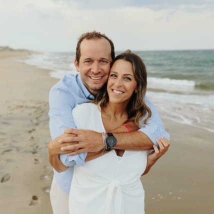 TheJimmyFund's tweet photo. Zac & Sarah are celebrating their engagement in a big way. They’re running the Boston Marathon for #RunDFMC! “Zac is running in memory of his dad who passed away in 2014. Both of my parents were treated at Dana-Farber. It was a dream of mine to run for @DanaFarber w/ Zac.”–Sarah https://t.co/rnRbfxYEUE