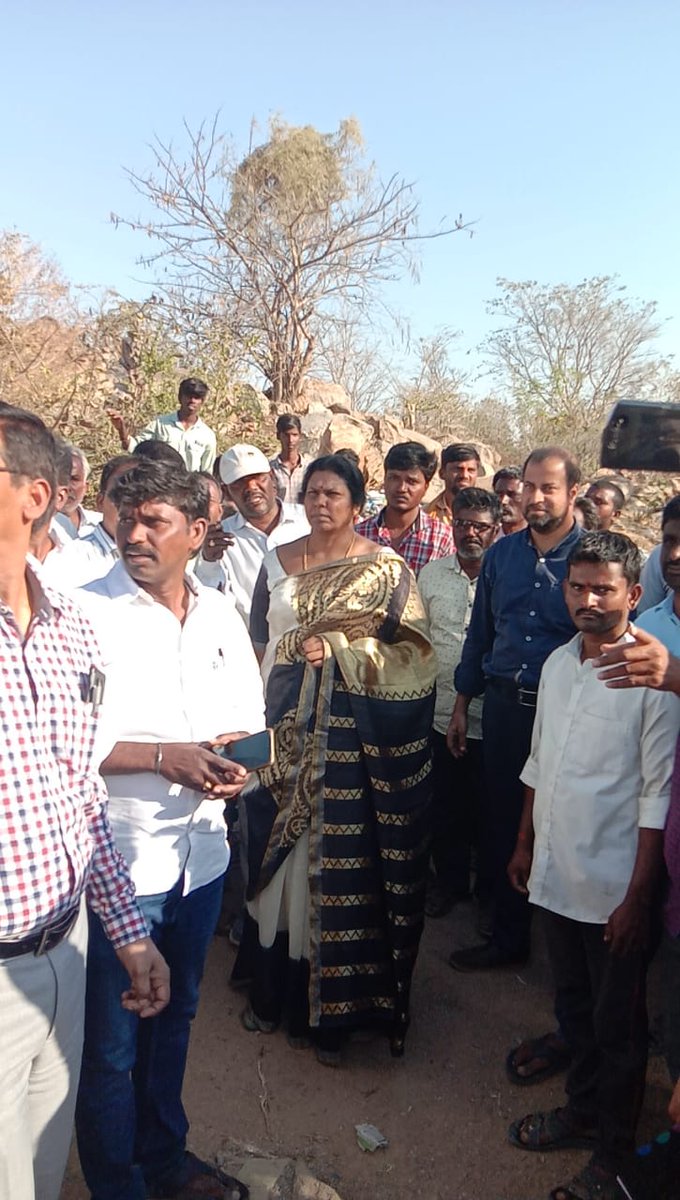 Ramdas52629043's tweet photo. @KTRBRS To Honarable KTR Sir, Our village is amadabakula , kothakota mandal,wanaparthy dist.There is a hill in our Village.Its name is Pulli Gutta.A contractor is coming and looking to mine https://t.co/f34z9K3kdD has also started.sir please   take immediate action on this https://t.co/Ey1HvRnGY7