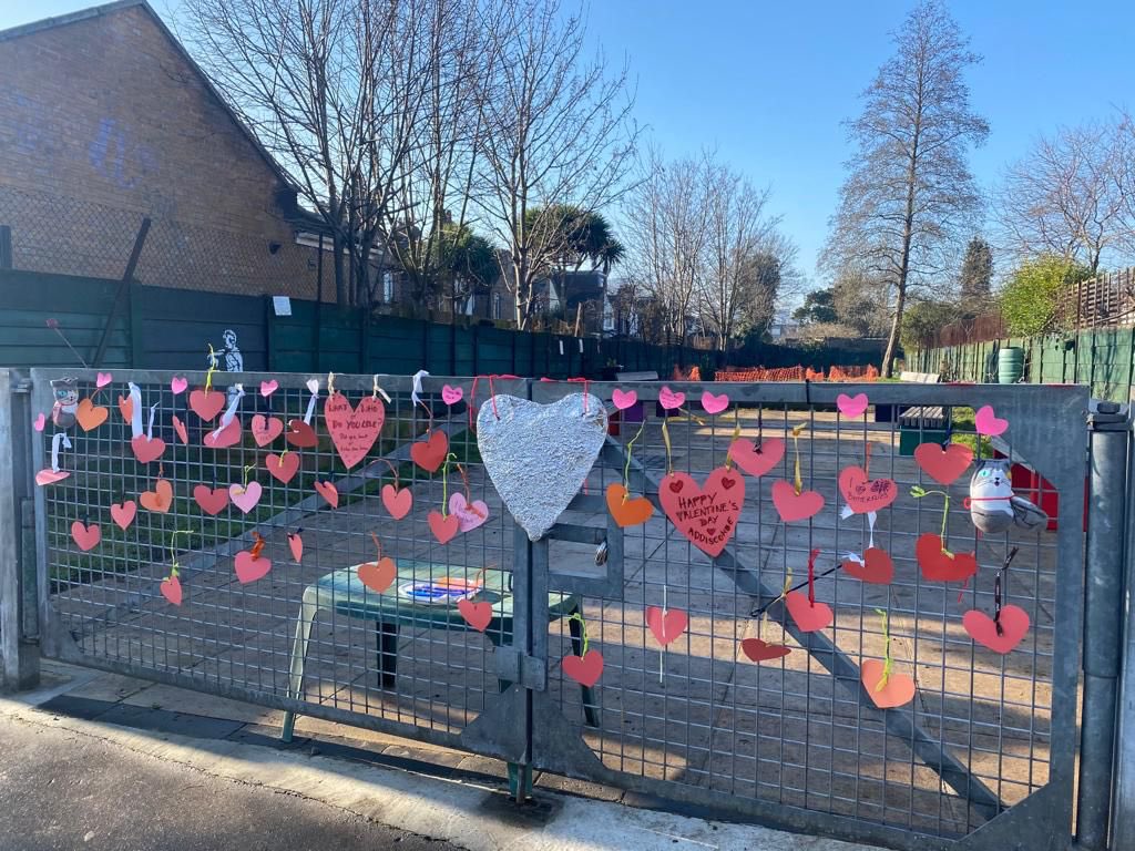 dartnell_park's tweet photo. Happy Valentine Day: love (using recycled materials)  to the natural world from Dartnell Park 💌 https://t.co/K0K1FF9Sy8