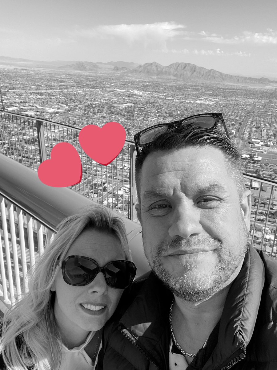 wjc40's tweet photo. Happy Valentine’s Day @BobsyRob #ValentinesDay #vegas https://t.co/UbpbCzvKjH