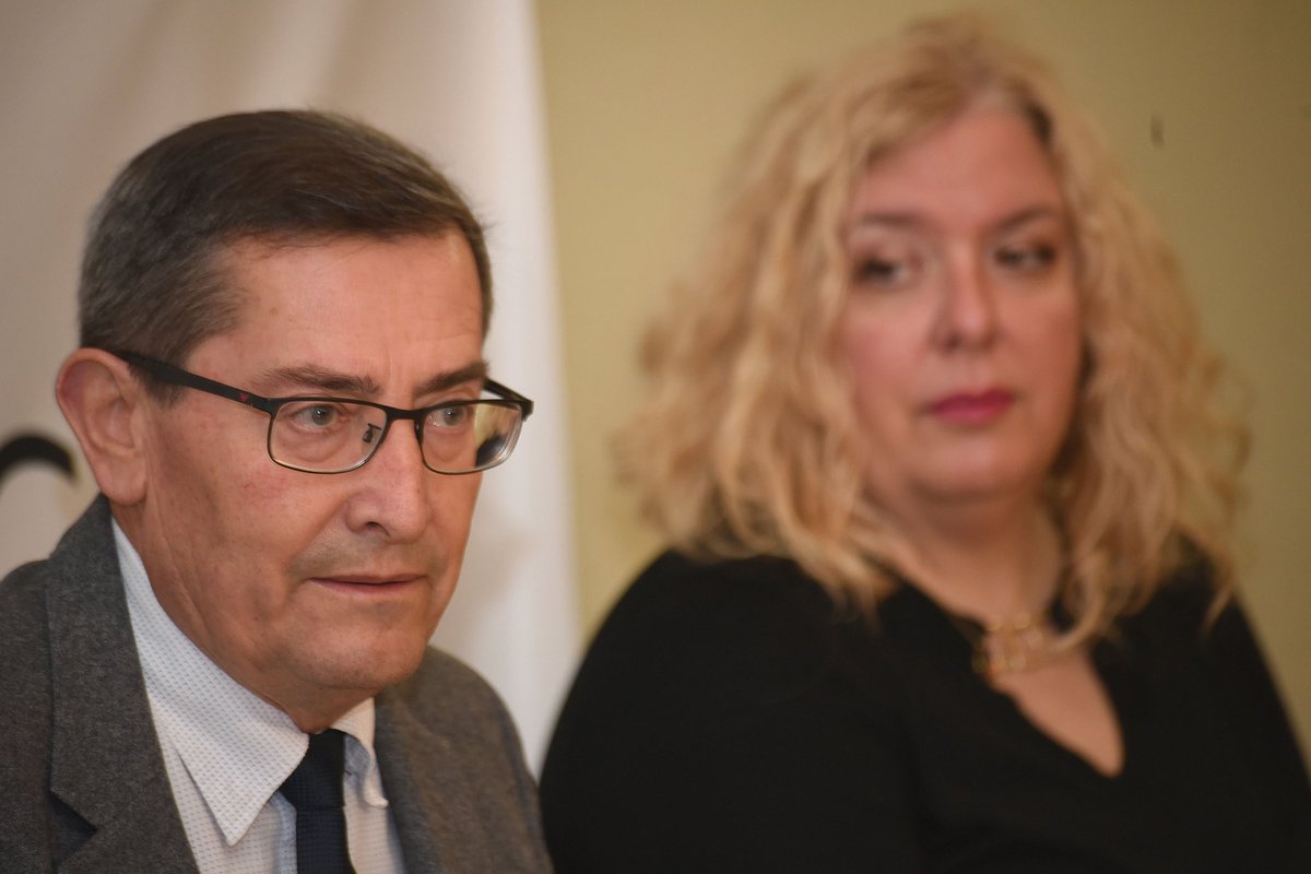 Motril,reunión junto a Flor Almón,con Javier Rubiño,Pte d AECOST (Asociación d Empresarios d l Costa Tropical).Le he pedido apoyo a mi propuesta sobre financiación d desglosado 9 d Rules,80% Gobierno d España y 20% Gobierno Junta.Agradezco su apoyo.¡Máquinas YA!