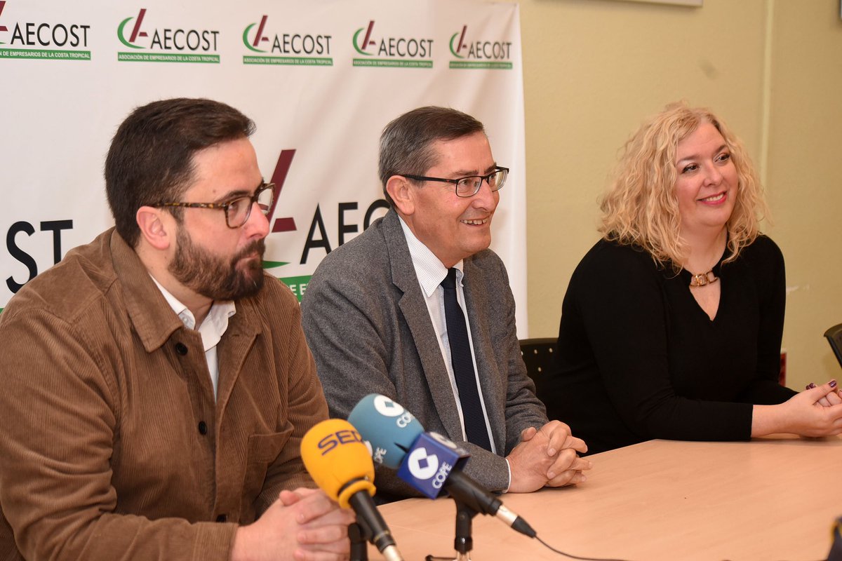 _PepeEntrena's tweet photo. Motril,reunión junto a Flor Almón,con Javier Rubiño,Pte d AECOST (Asociación d Empresarios d l Costa Tropical).Le he pedido apoyo a mi propuesta sobre financiación d desglosado 9 d Rules,80% Gobierno d España y 20% Gobierno Junta.Agradezco su apoyo.¡Máquinas YA! https://t.co/HU8b09a4BU