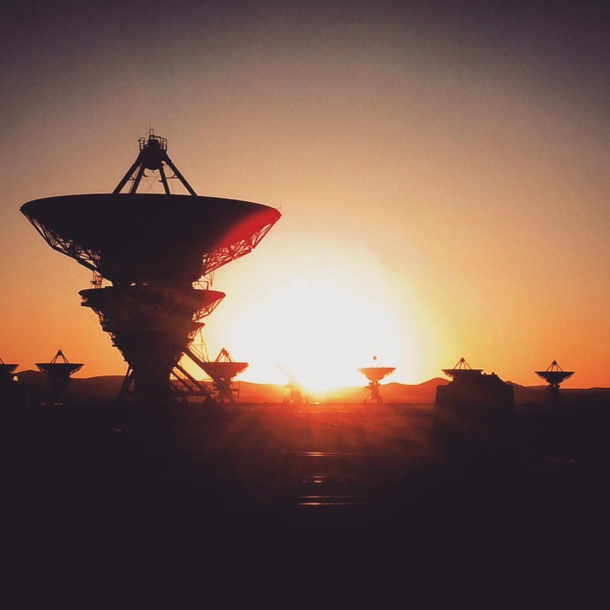 VizAstro's tweet photo. A #sunrise at the @TheNRAO #verylargearray #radiotelescope in #newmexico, observing astronomical phenomena via projects like the #vla sky survey (#VLASS; https://t.co/VdPhm0eWAE).
Photo-@vizastro #astronomy #space #telescope #radioastronomy #science #spacescience #nrao https://t.co/0gYzShTjwb