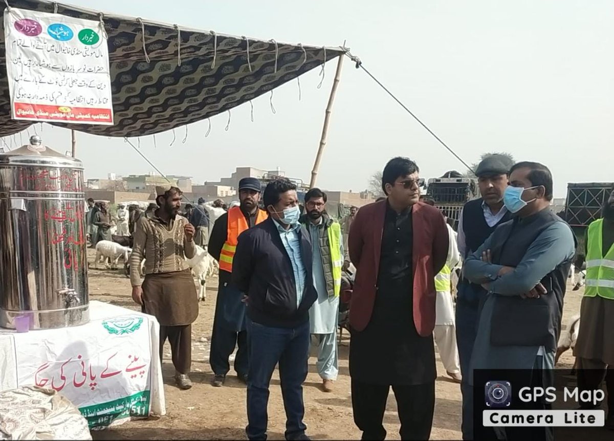 Pcmmdc's tweet image. پنجاب کیٹل مارکیٹ کمپنی کے چیف ایگزیکٹو آفیسر عبدالطیف خان نے خانیوال مویشی منڈی کا دورہ کیا۔چیف آپریٹنگ آفیسر ملتان ڈویژن حسیب رازق کھیتران نے آپریشنل امور، کورونا وائرس اور لمپی سکن بیماری کی روک تھام کیلئے کیے گئے اقدامات پر بریفنگ دی۔  1/3 #lgcd
#govtofpunjabpk