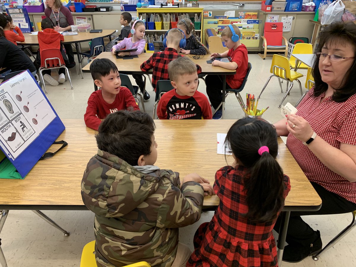 PCSDdentzler's tweet photo. Great day in kindergarten as Mrs. Kelly is working with students on short e and reading from a text. #PCSDProud #Dentzlereagles #ReadingEveryDay https://t.co/0yGn7dzwGe