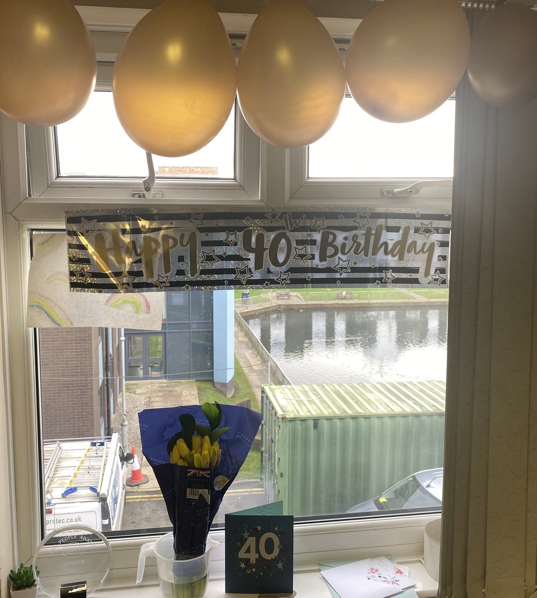 J3nnx's tweet image. Thank you @LancsParkinsons for my lovely gifts I have been spoilt 🥰 #still39foranotherweek #annualleave #TeamPD