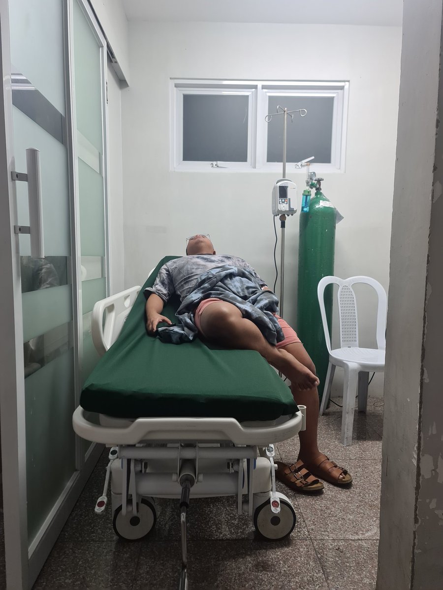 Someone called: "Si __ sobrang sakit na daw ng ulo eh walang kasama sa bahay, baka may mangyari"

Me: *worried kasi last time na sumakit ulo nya nagbrain fog sya*

Pagdating sa hosp. di pa pala nainom ng gamot at di pa na kain 

Me: 😑😤