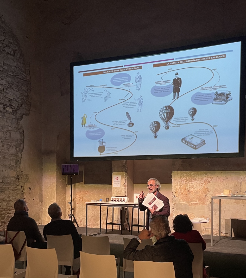 chianticlassico's tweet image. Si concludono così un ciclo di seminari insieme agli "Amici della Collection" alla scoperta di alcune delle eccellenze del food italiano:
Mozzarella di #Bufala Campana DOP, #Parmigiano Reggiano DOP, Aceto #Balsamico di Modena IGP.

#CCC23 #ChiantiClassico #GalloNero