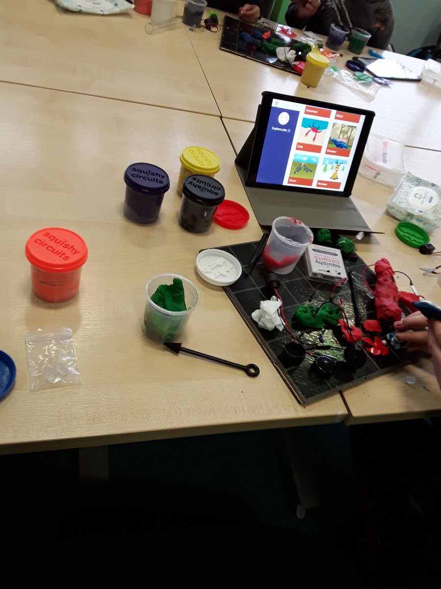 acombexplore's tweet photo. Very impressive models made with buzzers, lights and more at our Squishy Circuits event this morning #ExploreTogether #STEM #HalfTermEvents
@SquishyCircuits
@YorkLibrariesUK https://t.co/zdGPAPSOAc